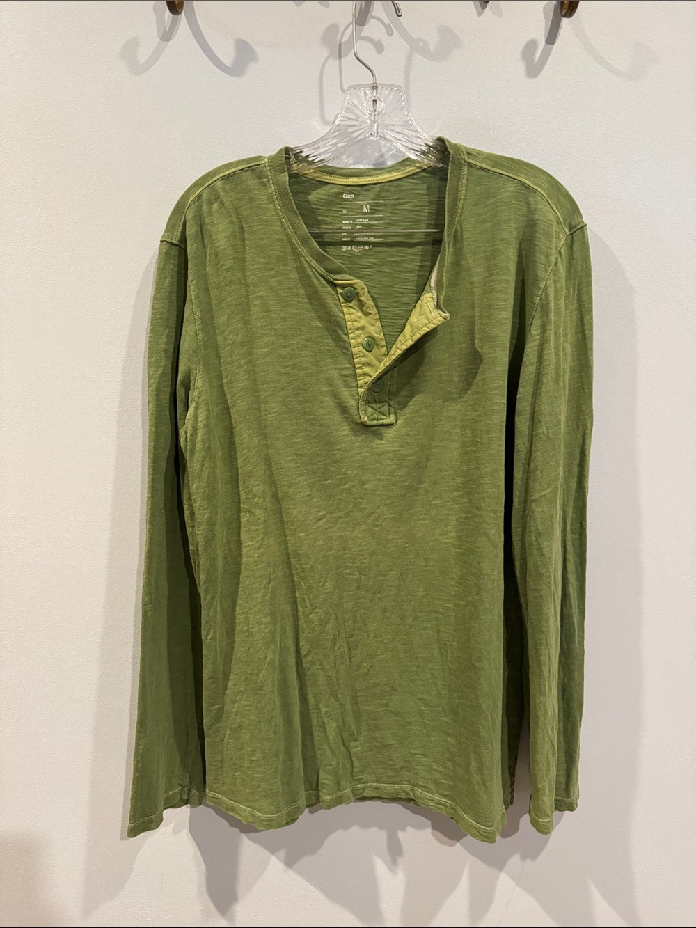Gap Men's Long Sleeve Slub Henley Green 3-button front Men’s Size Medium